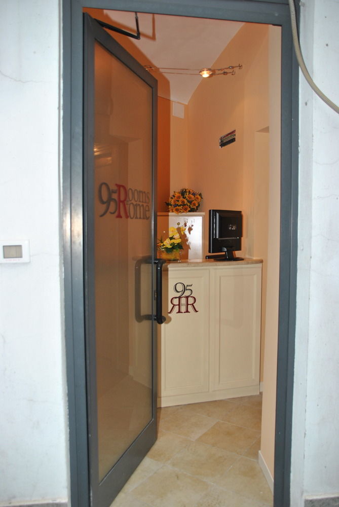 95 Rooms In Рим Экстерьер фото