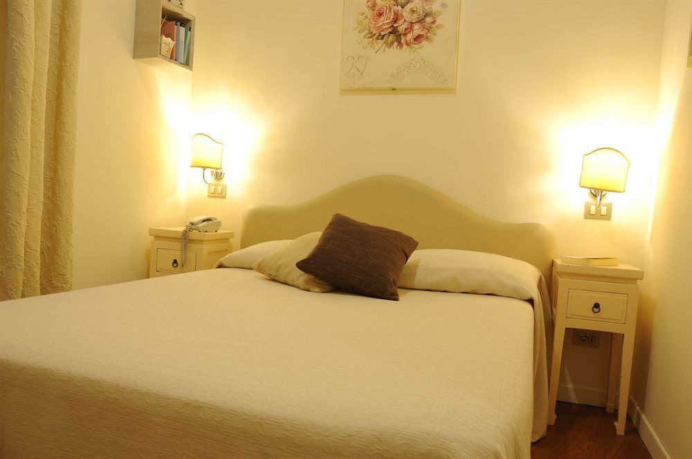 95 Rooms In Рим Экстерьер фото